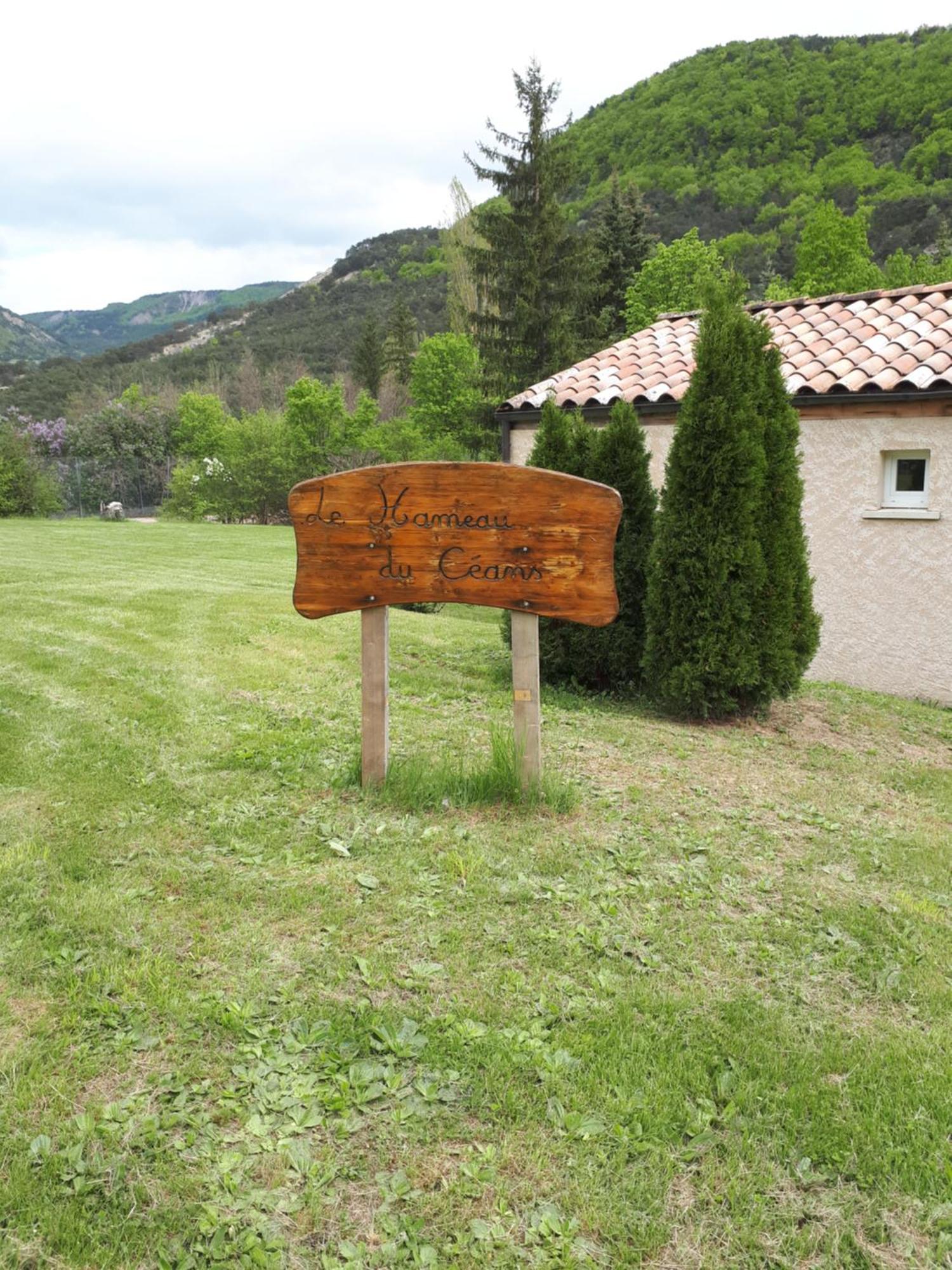 Logis Hotel Le Ceans Orpierre Exterior foto